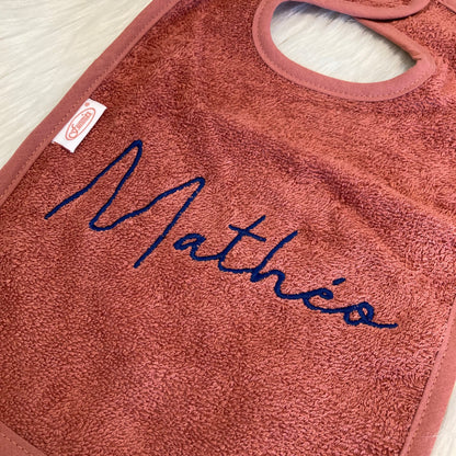 Slab met naam | Gepersonaliseerde baby slab katoen | Terracotta Rust