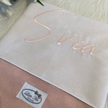 Soft Suede Lakentje met naam | Gepersonaliseerde | Baby Pink