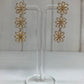 Oorhanger 3 fijne bloemen goud