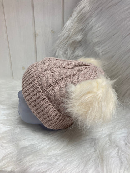 Casual muts beige dubbele pompom cream