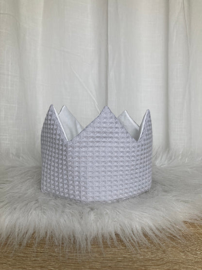 Warm wafel verjaardagskroon met naam | Gepersonaliseerde | Misty grey