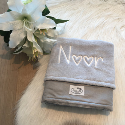 Soft Suéde Winterdekentje met naam | Gepersonaliseerde | Misty Grey