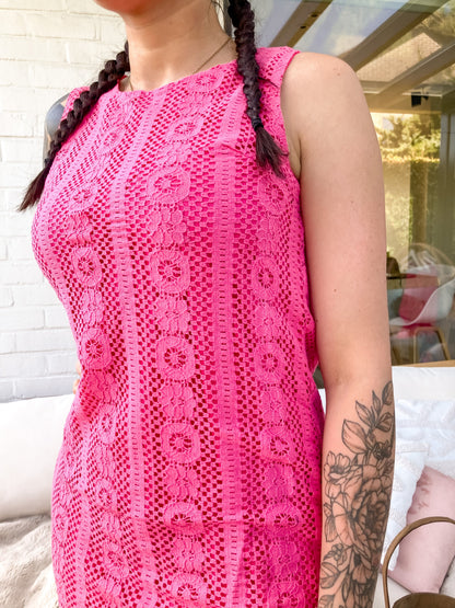 Lace dress pink