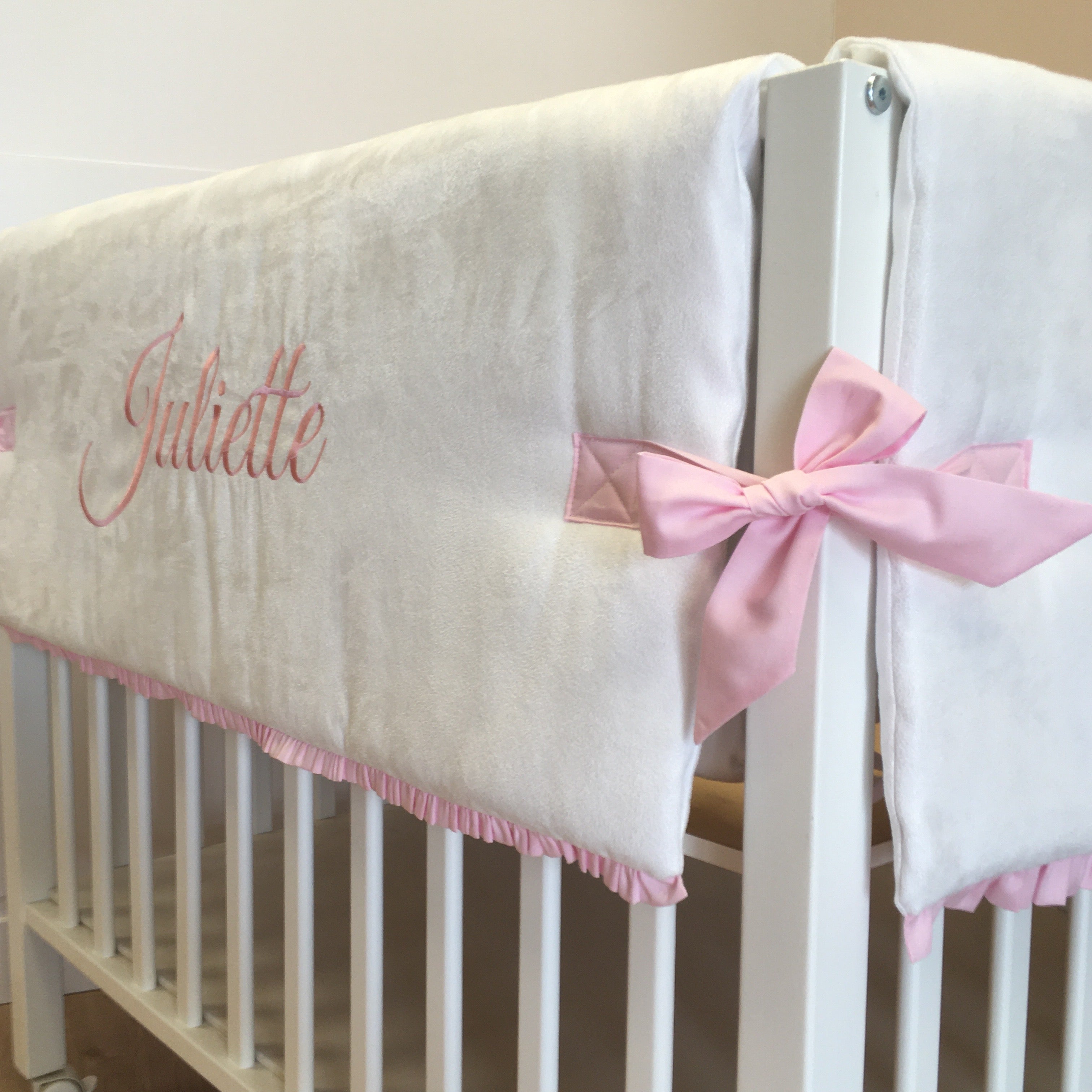 Parkomranding met overslag + inlegger + hemel wit suede met lichtroze frangne