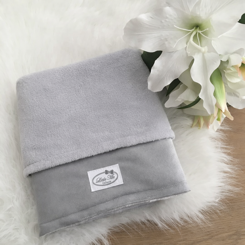 Soft Suéde Winterdekentje met naam | Gepersonaliseerde | Misty Grey