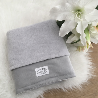 Soft Suéde Winterdekentje met naam | Gepersonaliseerde | Misty Grey