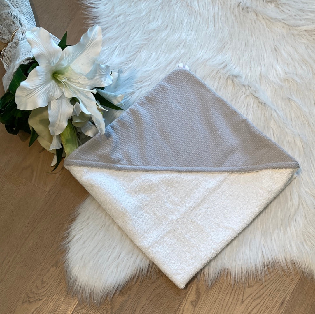 Babycape streepjes lichtgrijs